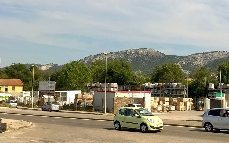 Terrain à louer de 2400 m² à st menet 13011 13011 Marseille